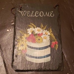 Vintage retro daisy slate welcome sign